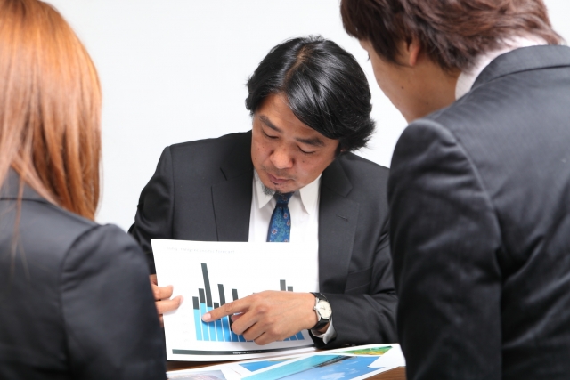 現地企業に向けた提案書の作成、提携条件の交渉